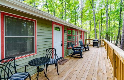 Berkeley Springs House | Cozy & Modern w Hot Tub, Fire Pit, Grill & Pond