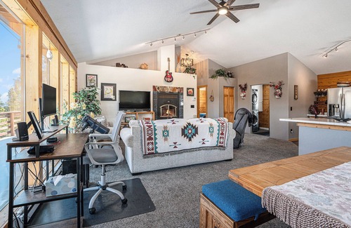 Saint Mary's Cabin | Cozy Mountain Cabin in Idaho Springs