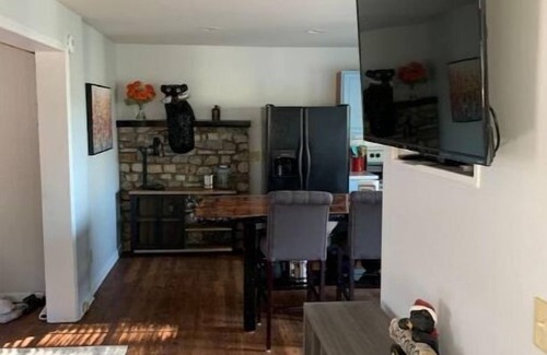 Blowing Rock House | Cozy Mountain Cabin with Bubbling Hot Tub - Pet Friendly too!