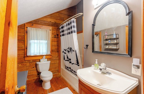 Asheville Cabin | Cozy Mountain Cabin Close to Downtown!