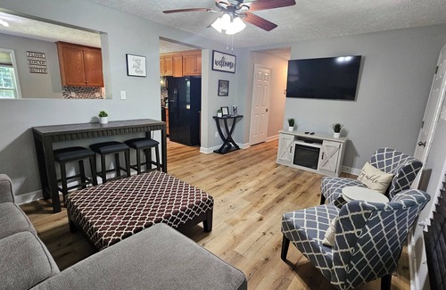 Kabletown Cottage | Cozy Mountain Cottage - Perfect for Friends, Family