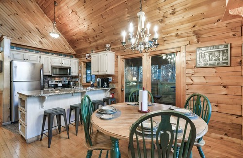 Gatlinburg - Pigeon Forge Cabin | Cozy Mountain Retreat w/Hot Tub & Views – Minutes to Trails and Attractions