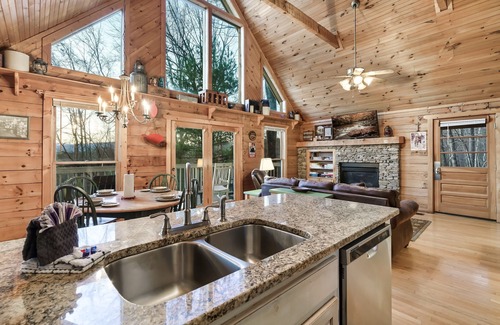 Gatlinburg - Pigeon Forge Cabin | Cozy Mountain Retreat w/Hot Tub & Views – Minutes to Trails and Attractions