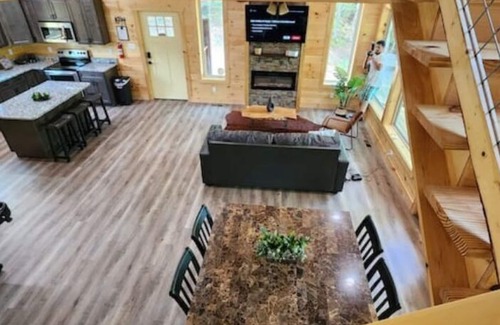 Townsend Cabin | Cozy mountain retreat on Wears Valley, Modern Rustic Cabin!