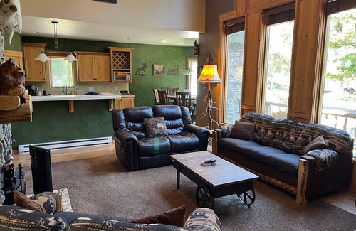 Alpine Northeast House | Cozy mountain retreat with a hot tub; steps to national forest trails!