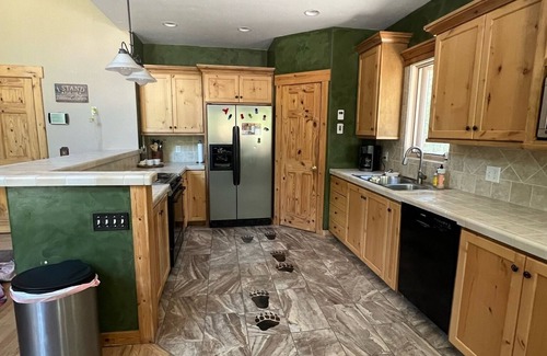 Alpine Northeast House | Cozy mountain retreat with a hot tub; steps to national forest trails!