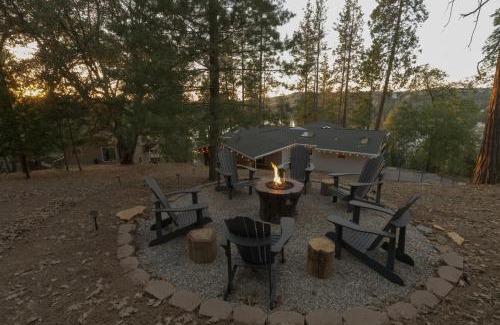 Groveland Villa | Cozy mountain retreat with lake views near Yosemite