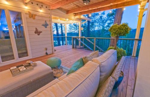 Groveland Villa | Cozy mountain retreat with lake views near Yosemite
