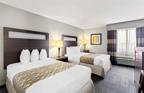 Naperville Hotel | Cozy Naperville Stay – Free Breakfast & Parking Near Downtown!