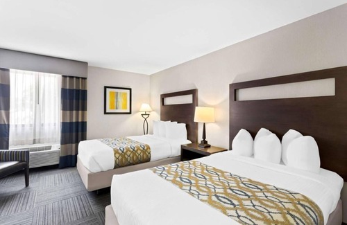 Naperville Hotel | Cozy Naperville Stay – Free Breakfast & Parking Near Downtown!