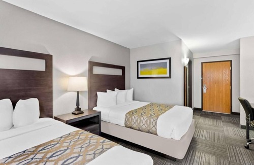 Naperville Hotel | Cozy Naperville Stay – Free Breakfast & Parking Near Downtown!
