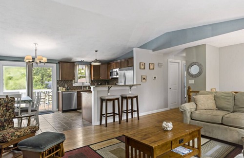 Narragansett House | Cozy Narragansett Home Walking Distance to Narrow River