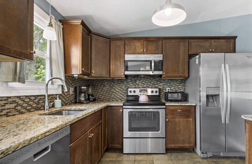 Narragansett House | Cozy Narragansett Home Walking Distance to Narrow River