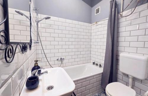 Magdolna negyed Apartment | Cozy Nest Hideaway near Grand Boulevard bus line 9
