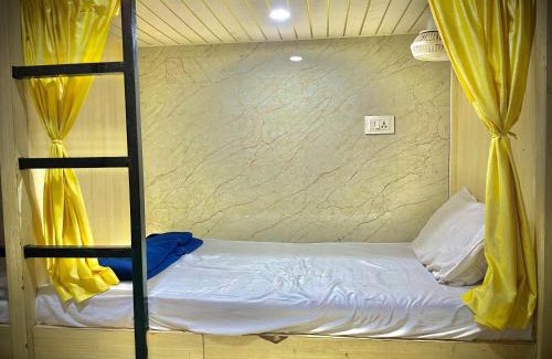Agra House | COZY NEST Homestay & Rooftop Cafe