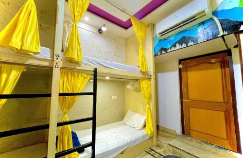 Agra House | COZY NEST Homestay & Rooftop Cafe