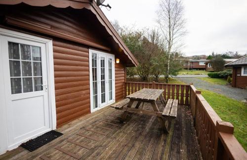 Ffestiniog House | Cozy Norwegian Style Log Cabin in Rural Snowdonia - 2 Bedrooms & Parking by Seren Short Stays
