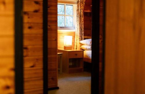 Ffestiniog House | Cozy Norwegian Style Log Cabin in Rural Snowdonia - 2 Bedrooms & Parking by Seren Short Stays