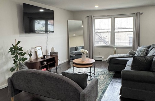Constable Hook House | Cozy Oasis NYC EWR, Metlife, Amer. Dream-refreshments included