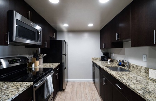 Crystal City Apartment | Cozy Oasis: Sleeps 7 | King Bed | Prime Location