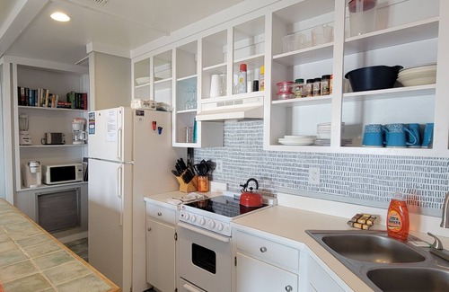 Emerald Isle Cottage | Cozy Ocean Front Cottage!