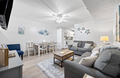 Crescent Beach Condo | ⭐Cozy Oceanfront⭐2 Bed/2 Bath 1st Floor⭐Hot Tub & Pool!⭐Updated Bath w/King Bed⭐