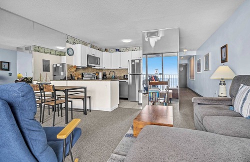Wilmington Beach Condo | Cozy Oceanfront Condo with Heated Pools & Views