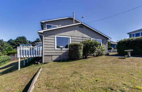 Roads End Apartment | Cozy Oceanview Home with the Best Vistas in Road's End - Dogs Welcome