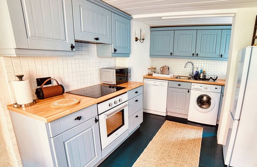 Eastbourne Cottage | Cozy old Cottage nr all Attractions, now booking for Autumn and Winter