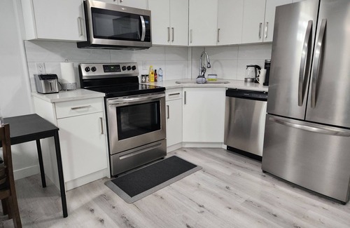 West Edmonton Apartment | Cozy One Bedroom Basement Apartment