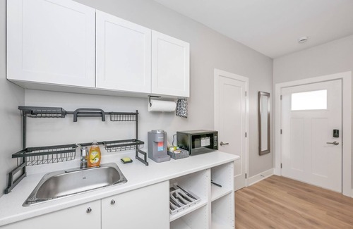 Langford Apartment | Cozy one bedroom Langford suite