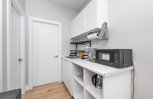Langford Apartment | Cozy one bedroom Langford suite