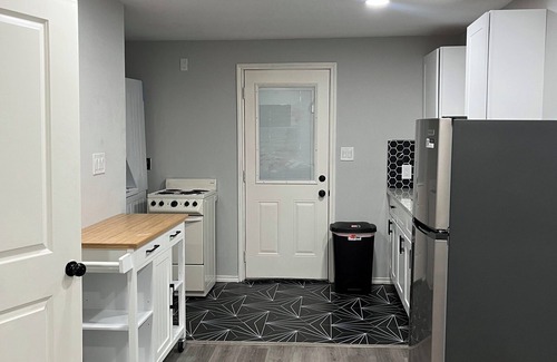 Montrose Condo | Cozy One bedroom Minutes from Downtown