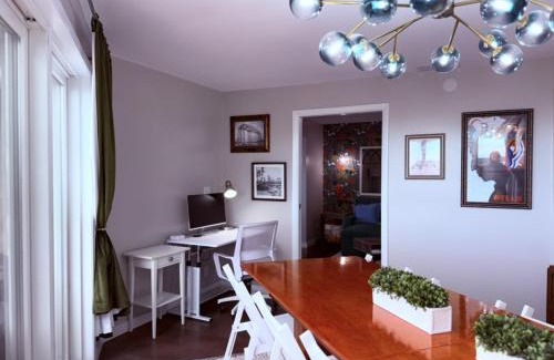 Observation Hill House | Cozy Panoramic Lake and Lift Bridge Views