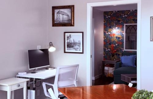Observation Hill House | Cozy Panoramic Lake and Lift Bridge Views