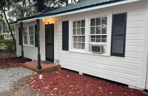 Valdosta House | Cozy & Peaceful Cottage near SGMC, VSU, Down town