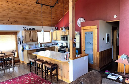 Truckee House | Cozy & Peaceful Truckee Home Near Prosser Reservoir - Pet Friendly