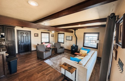 Checotah House | Cozy, pet friendly, 2 bdr house on Lake Eufaula. Near I-40 and Hwy 69.