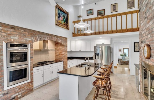 Lincoln House | Cozy Pet-Friendly 4BR | Fireplace, Patio and BBQ
