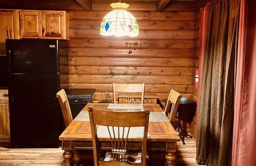 Long Pond Cabin | Cozy Poconos Cabin Getaway - 8 min from Kalahari!