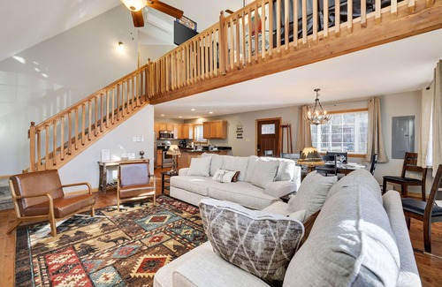 Albrightsville Ski Chalet | Cozy Poconos Chalet - w/Hot Tub, Sauna, & Lake Access!