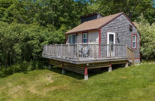 Salsbury Cove House | Cozy Pond Side Cottage in Bar Harbor! [The `Nook`]