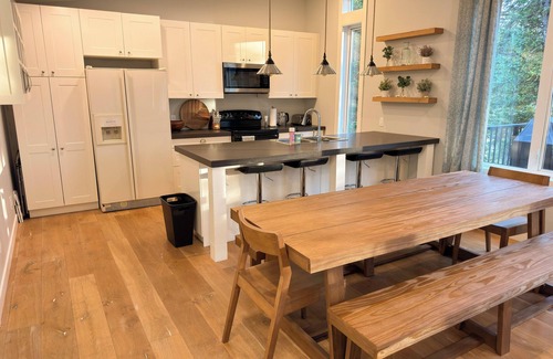 Marion House | Cozy, Pristine Lakefront Escape for Summer or Winter Fun/Built 2016