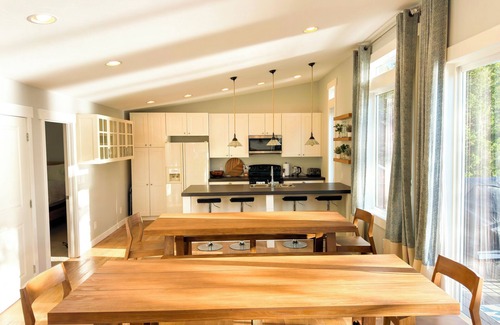 Marion House | Cozy, Pristine Lakefront Escape for Summer or Winter Fun/Built 2016