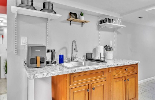 Constable Hook Apartment | Cozy Private Apartment Near NYC & Light Rail