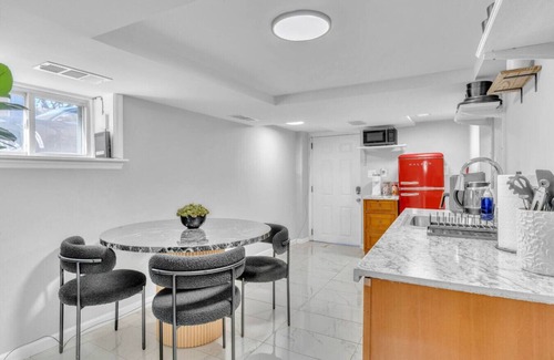 Constable Hook Apartment | Cozy Private Apartment Near NYC & Light Rail