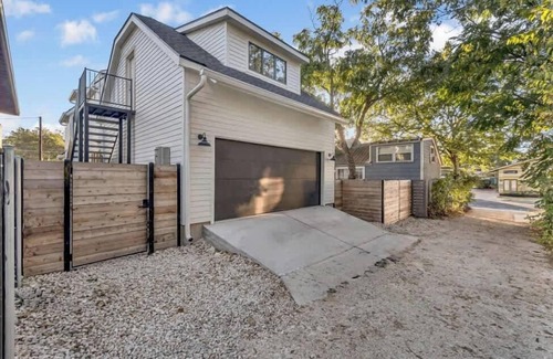 Blackshear-Prospect Hill Apartment | Cozy Private Guest House | 2 Queen Beds | Sleeps 4