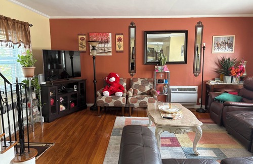 East Flatbush Apartment | Cozy & Private Guest Suite w/Bath & Separate Entry