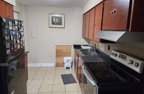 Mississauga House | Cozy Private Room+Balcony - 1' walk to GO train and bus station