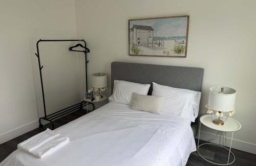 Parkside House | Cozy Private Room in Modern Homestay